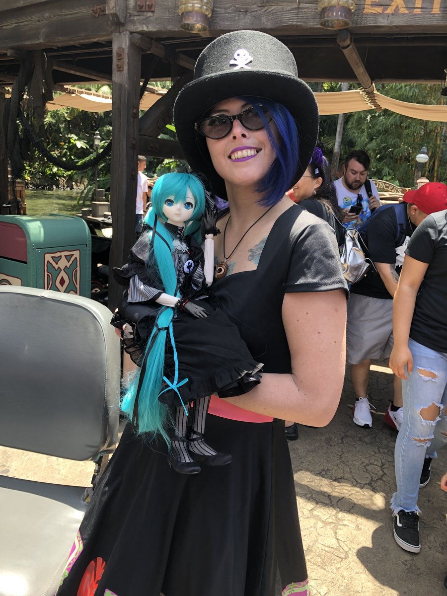 Miku at Goth Day Disneyland Photos DollDreaming